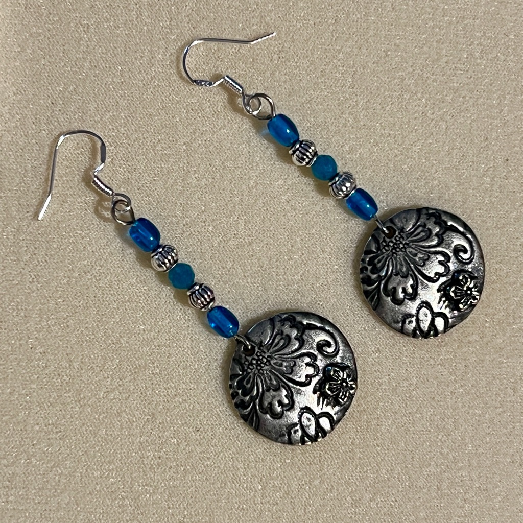 New Pretty Pewter Tierracast Floral Charm Blue Lamp Work Glass Beaded Earrings 12$